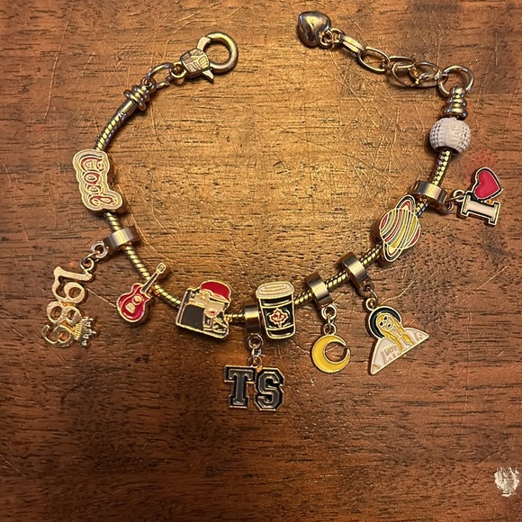 Taylor Swift Charm Bracelet - Picture 2 of 4